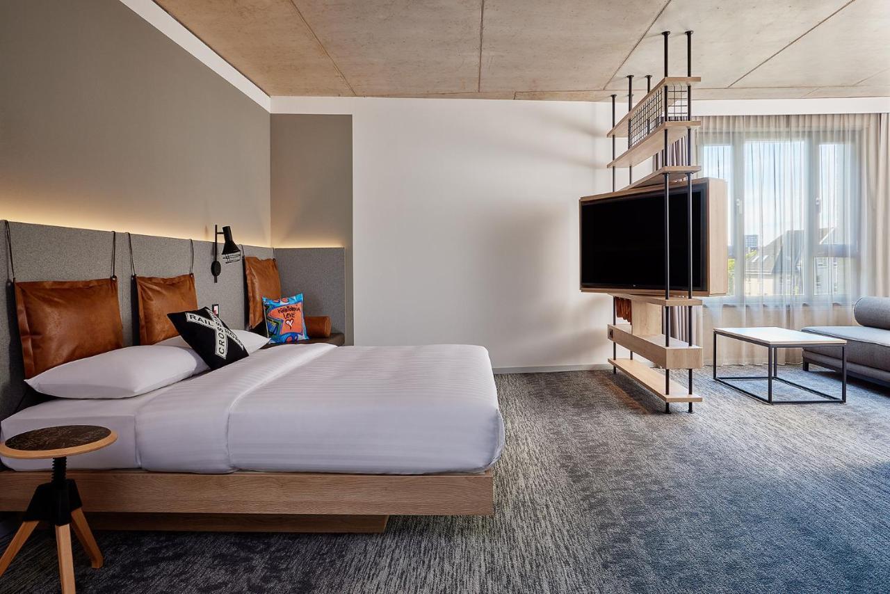 Отель Moxy Cologne Muelheim Экстерьер фото