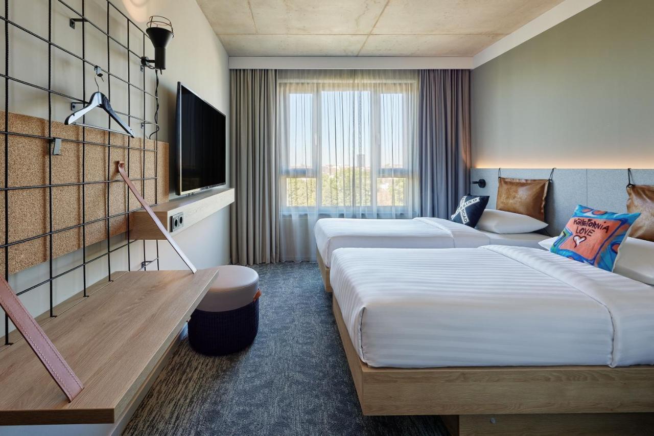 Отель Moxy Cologne Muelheim Экстерьер фото