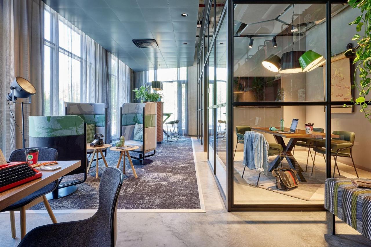 Отель Moxy Cologne Muelheim Экстерьер фото
